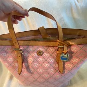 Dooney & Bourke